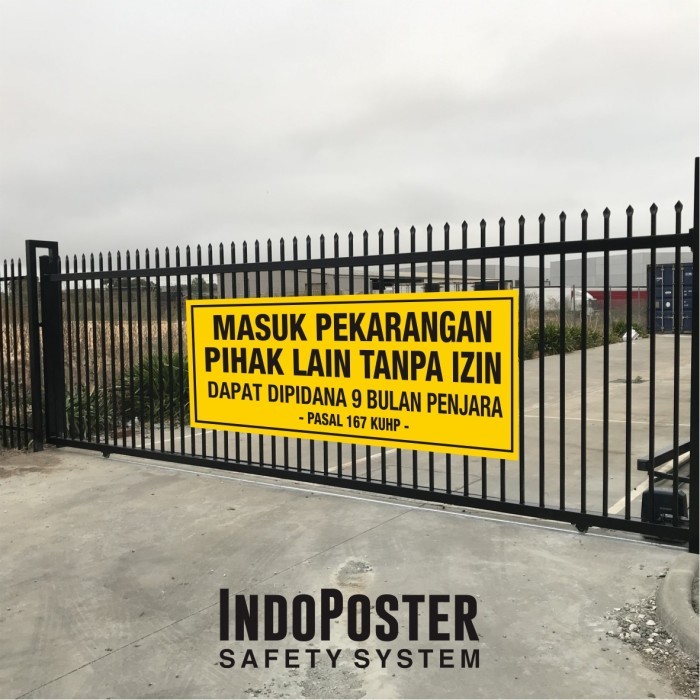 Spanduk Dilarang Masuk Pekarangan Pihak Lain Tanpa Izin