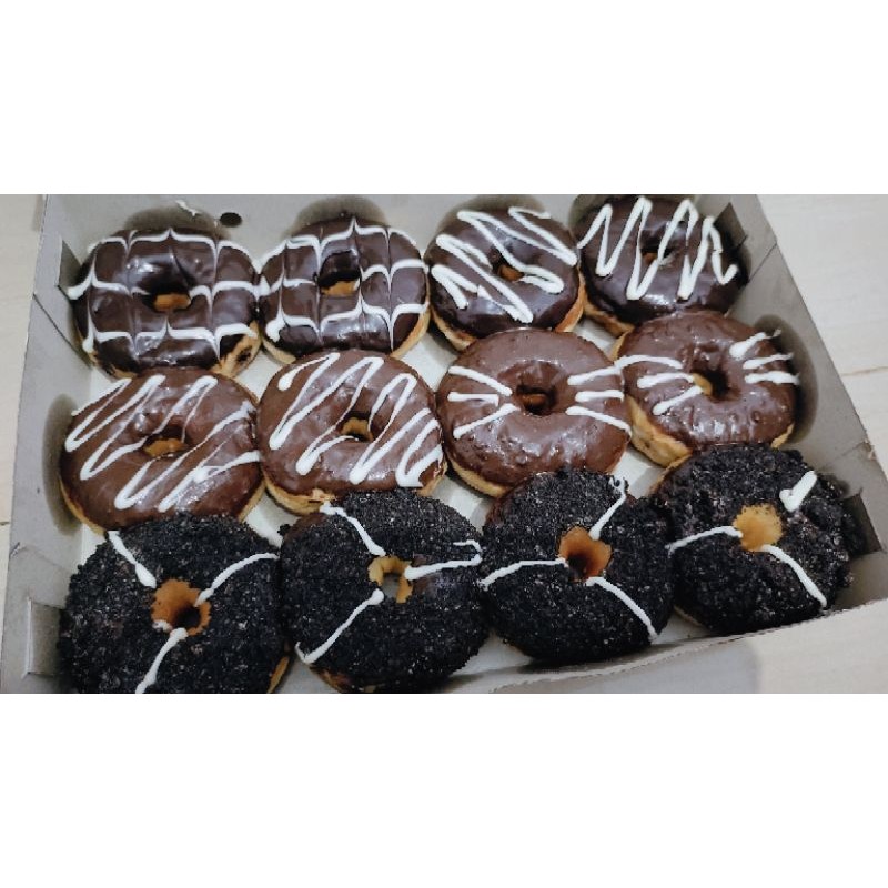 

Donat topping cantik isi 12 pcs lembut empuk dan enak