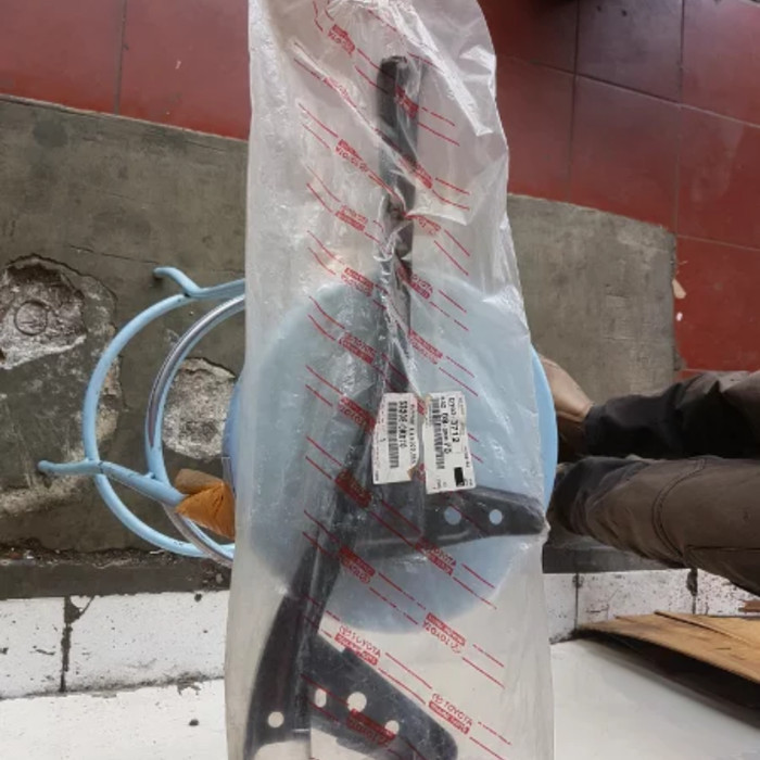 TIANG LOCK KAP MESIN INNOVA SAMPAI 2013 SBLM YG GRILLNYA LEBAR ORI BEST QUALITY