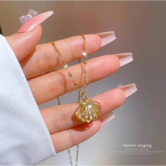 Kalung Liontin Mewah dengan Mutiara Kerang Import