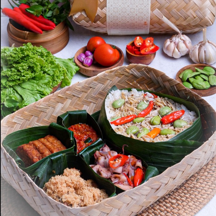 

Besek Keluarga Nasi Liwet Bali Indah Catering