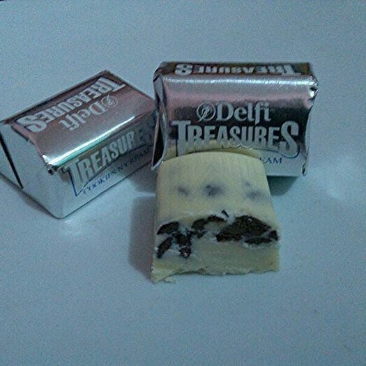 

Coklat Delfi Treasure Cookies Piramid Putih