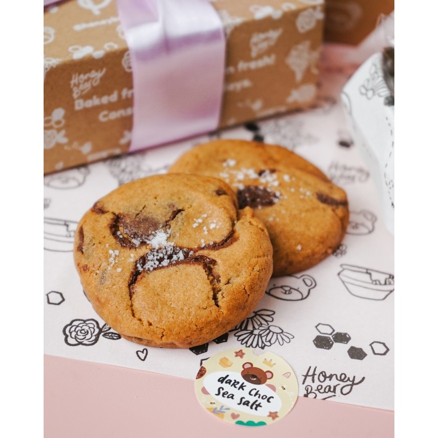 

Big Cookies Gift Box - 2 Pcs Kue Kering Hampers Cake Kado Ultah