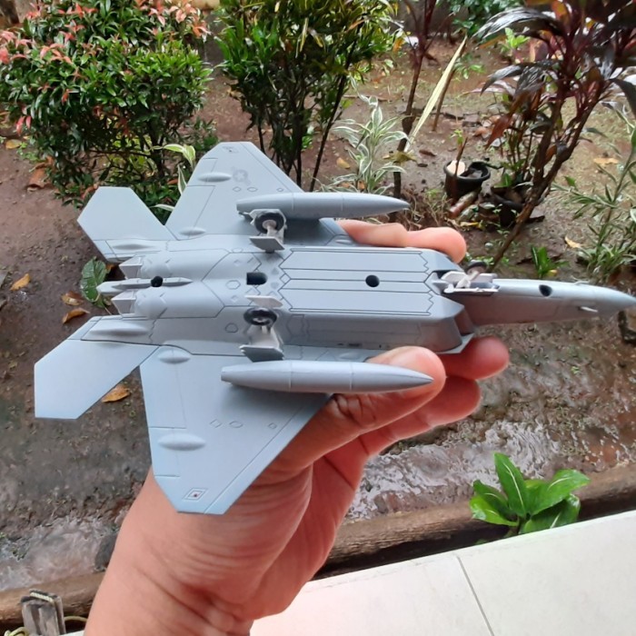 Best seller ~`~ f 22 diecast 1:100 ~~~