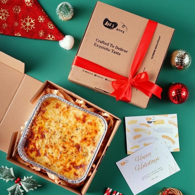 

Christmas Hampers Baked Lasagna with Bechamel Sauce / bruule / brulee & Beef . Parsel Natal / Parcel New Year
