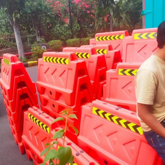 

Road Barier Susun / Pembatas Jalan Toll 100% Kualitas Terbaik