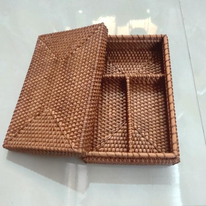 %$%$%$%$] Box Anyaman Rotan Sekat, Tempat Penyimpanan Serbaguna