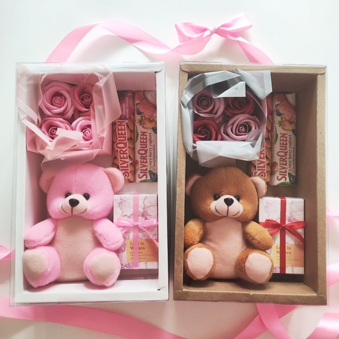 

VALENTINE CHOCOLATE GIFT BOX 1 HAMPERS BUNGA MAWAR BONEKA PARFUM