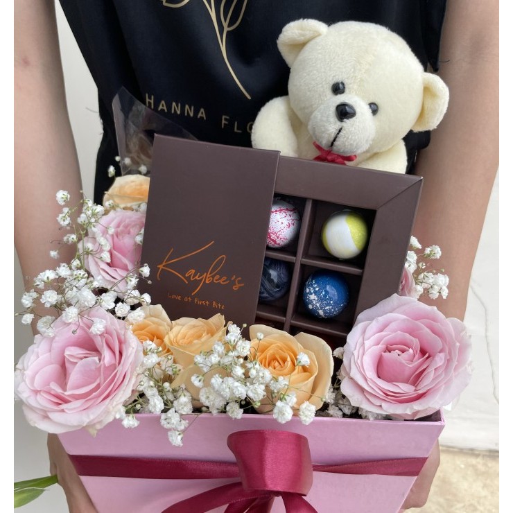 

VALENTINE BLOOM BOX BOUQUET BUCKET BUNGA CHOCOLATE HAMPERS INSTANT