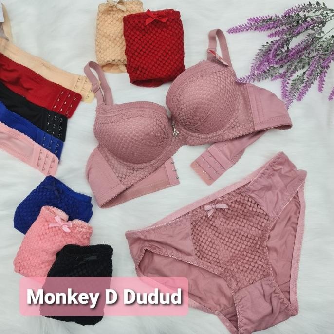 LIEF SETELAN BH DAN CD WANITA KAWAT IS81
