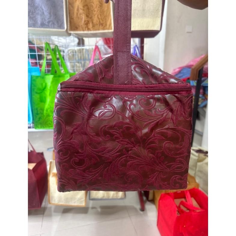 

TERLARIS HARGA LUSIN ISI 12 BIJI- TAS HAJATAN KUBUS EMBOS PREMIUM TEBAL ASLI 70 GSM SIZE 22x22 -PAKAI RESLETING- mb-64