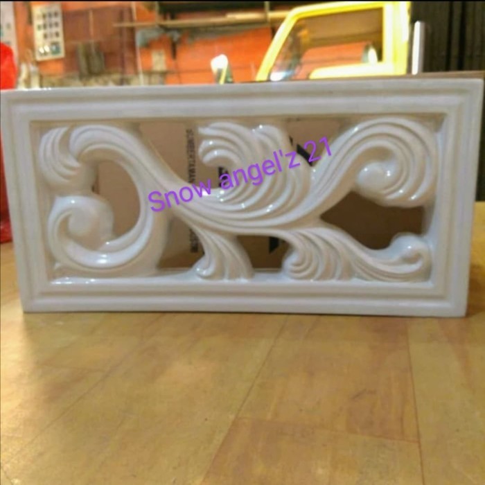 ROSTER KERAMIK UKIR 20 X 40CM