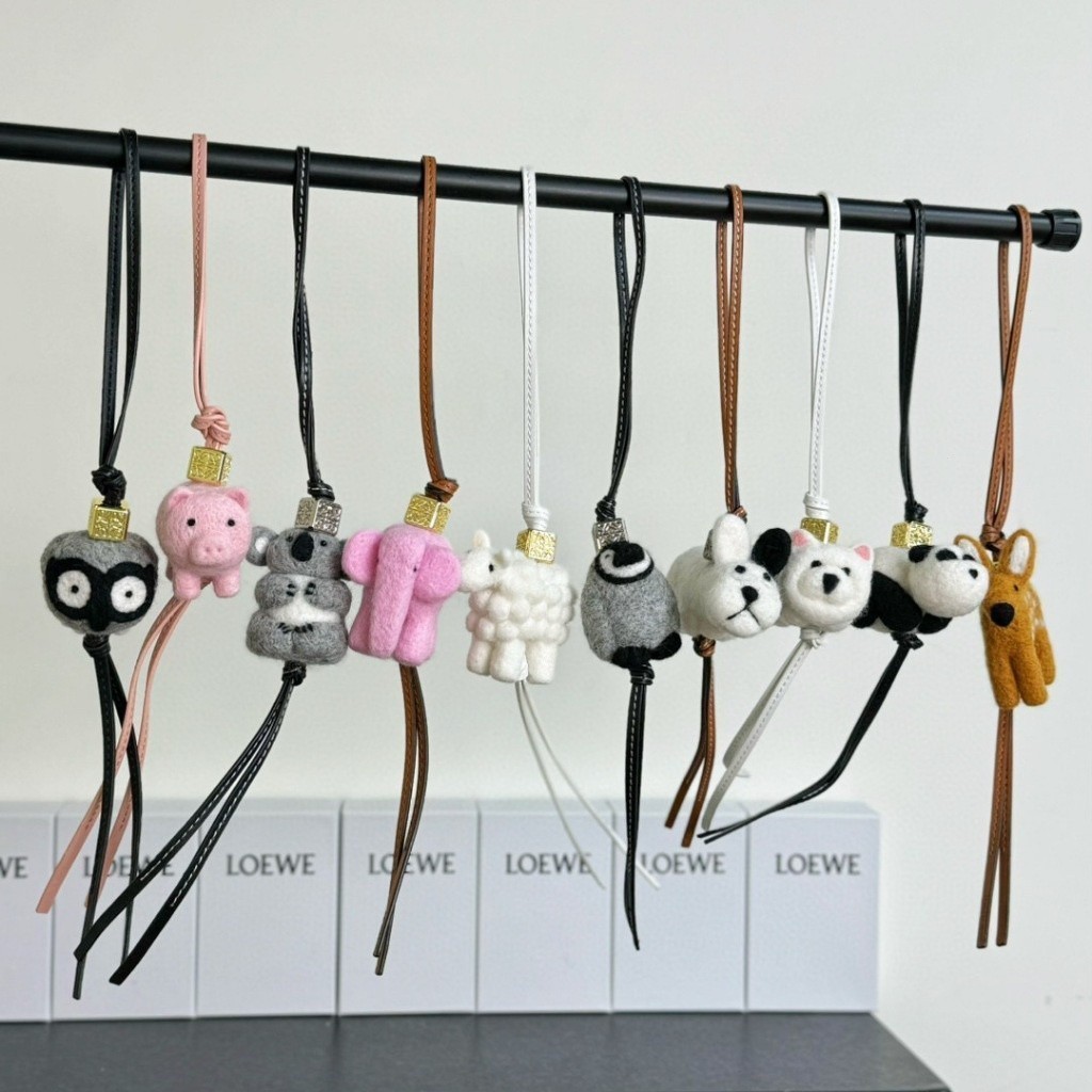 Pre order LOEWE Piggy kulit sapi liontin tas