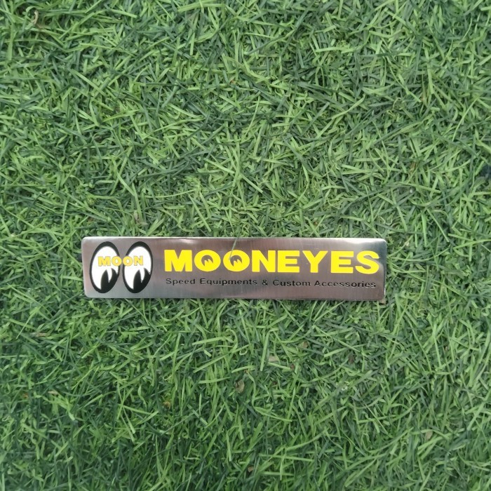Emblem plat mobil MOONEYES..