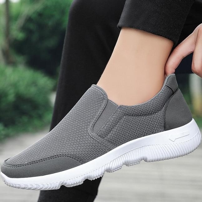 Sepatu Casual Pria Slip On Sneakers Tanpa Tali Pria