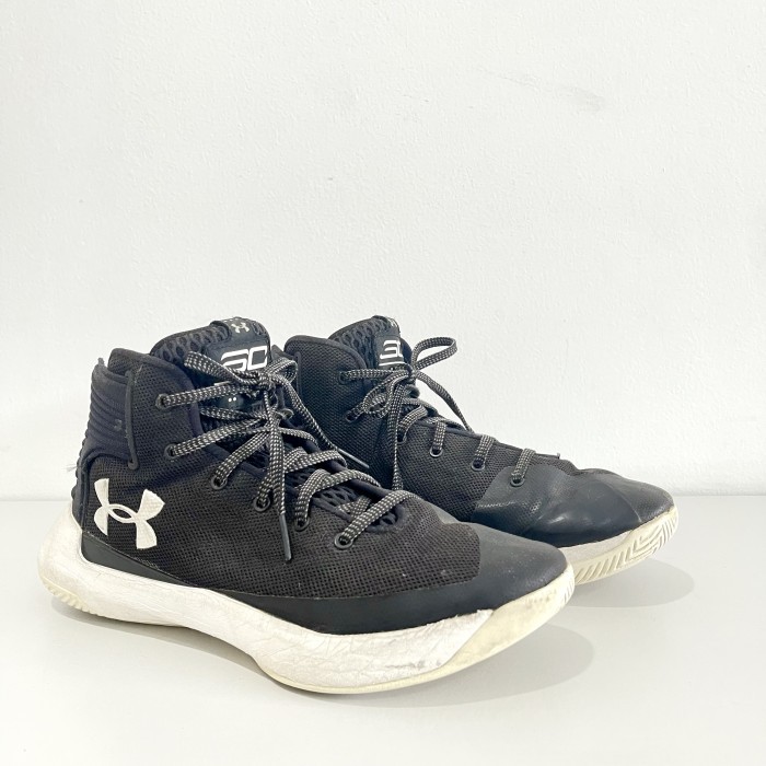 SEPATU BASKET UNDER ARMOUR CURRY 3 ZERO HITAM SIZE 39