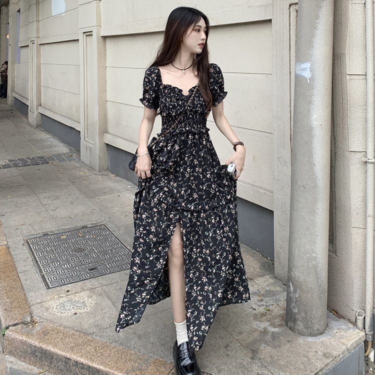 Gaun Lengan Pendek Shivering Hitam, Selempang Pelangsing Setengah Panjang A Rok Garis+Cardigan Kecil