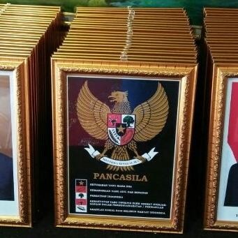 FOTO PRESIDEN WAKIL PRESIDEN DAN LAMBANG GARUDA DS76