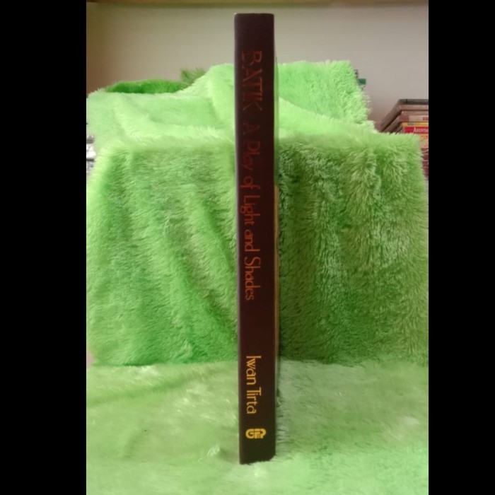 

[BS]BUKU BATIK A PLAY OF LIGHT AND SHADES BY IWAN TIRTA