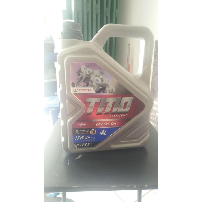 Oli mesin mobil Toyota TMO Hitam 15W-40 4 liter