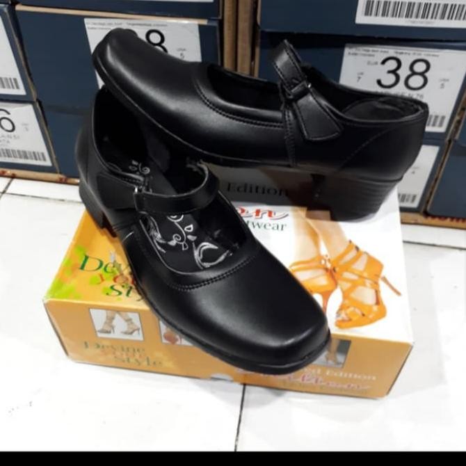 Sepatu fantofel wanita Milton Paskibra hitam TA