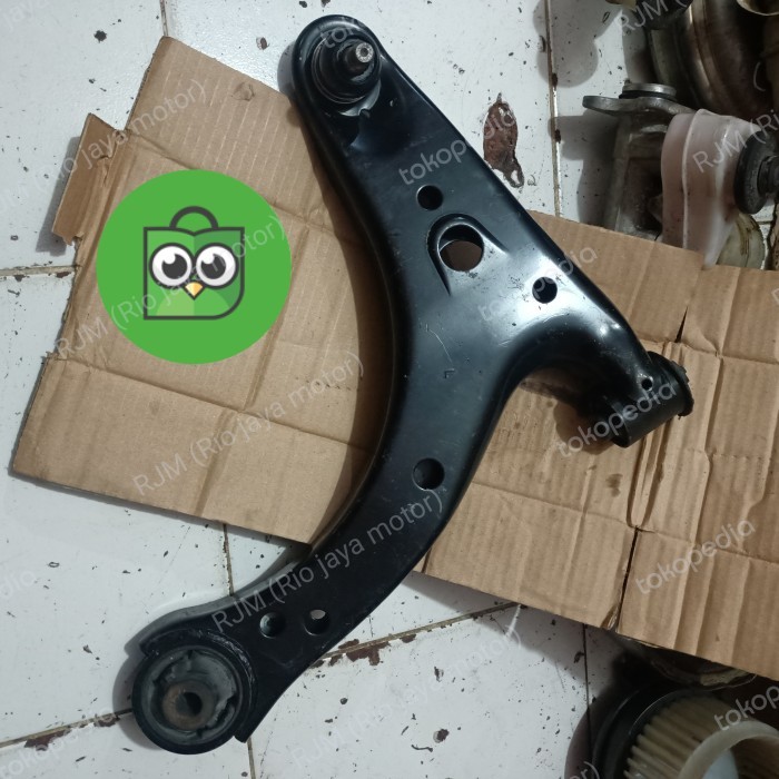 LOW ARM LOWER ARM SAYAP BUSHING DEPAN AVANZA