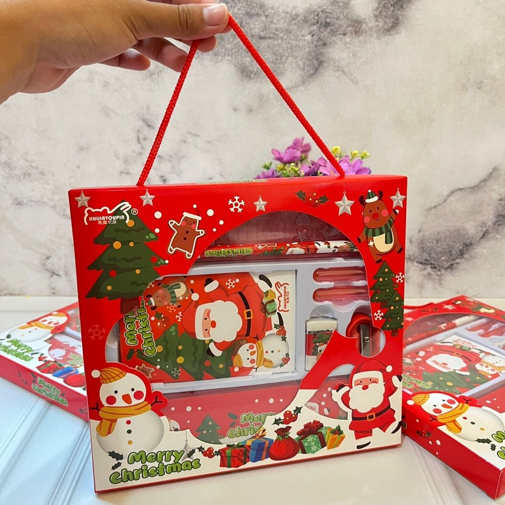 

PAKET HAMPERS NATAL 7 IN 1 ISI ALAT TULIS SUPER LENGKAP FANCY DAN LUCU SERBA MERAH EYECATCHING UNIK