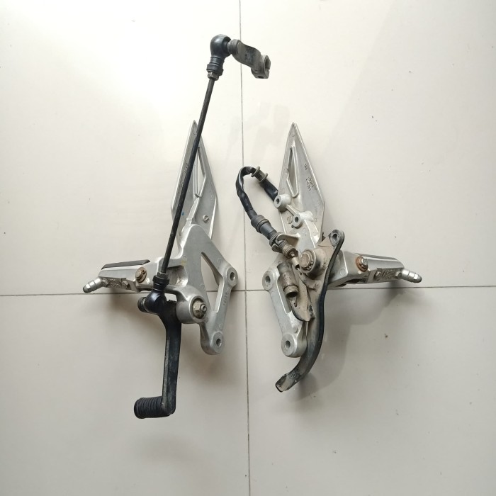 Foot Step - Footstep Depan Honda All New Cbr150 R - Cbr 150 R Led Ori