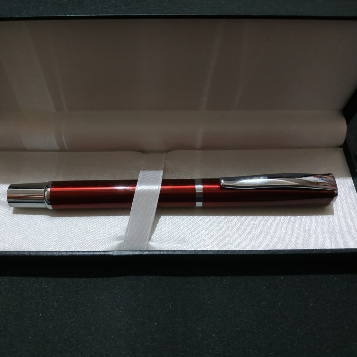 

Farizal - Pen Promosi Metal Roller Ball 309 Lq Red Chrome Trim Klip Silver