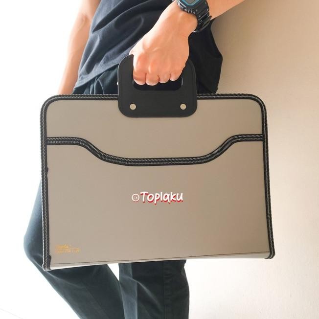 

PROMO TOPLA TAS DOKUMEN MULTIFUNGSI RESLETING BERKAS FILE BESAR SURAT