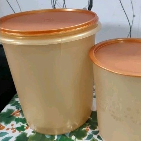 CUCI GUDANG Tupperware Promo Sale  Giant Canister 1Pcs Gold Warna Emas Toples Besar Wadah Makan