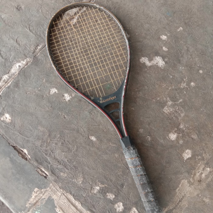 raket tenis bekas
