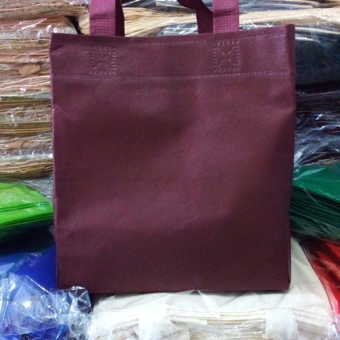 

Tas hajatan spunbond isi 60 pcs ukuran 22x22 tinggi 25 cm