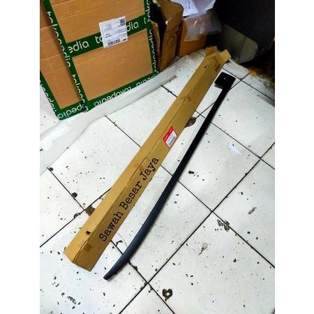 Karet List Lis Garnish Moulding Molding Kaca Besar Depan Bagian Samping Kiri Kanan Honda Crv Cr-V Re