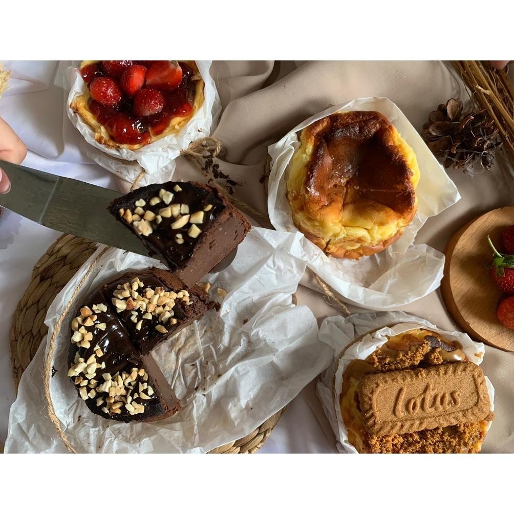 

CR - Burnt Cheesecake Hampers / Hampers Cake / Hampers / Hadiah Eid Mubarak / Lebaran / Birthday / Imlek / Natal / Christmas TERLARIS