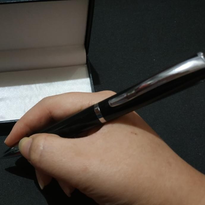 

Murah Meriah ! Pen Promosi Metal Ballpoint 309 LQ Black Chrome Trim Klip Silver