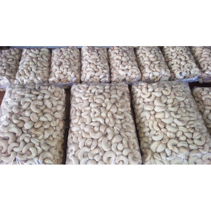 

Ready Grosir Kacang Mede/Mete/Cashew Nut Mentah Asli Wonogiri 1 Kg (1000 G)