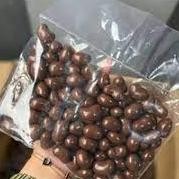 

Coklat Delfi Mede / Coklat Isi Kacang Mede 250 Gram / Coklat Mede