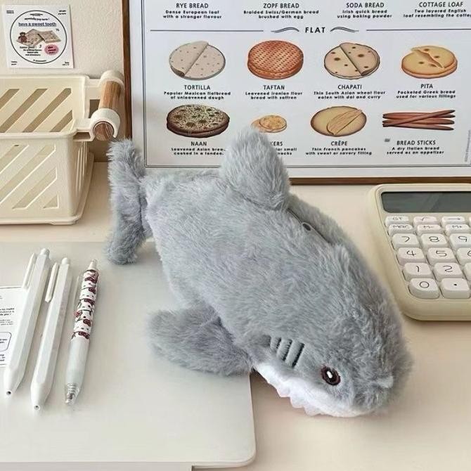 

Piglet Tempat Pensil Boneka Babi Hiu Platipus Shark Pig Pink H32T