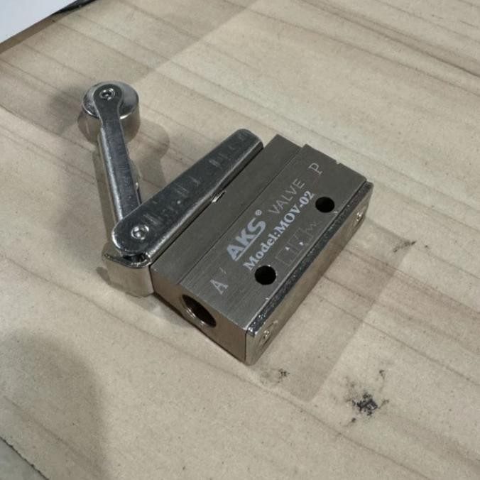 

Terbaru Mechanical Valve Roller Pneumatic 2/2 Mov-02 1/8 Inci