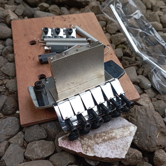 Tremolo Gitar Sterling By Musicman Double Locking