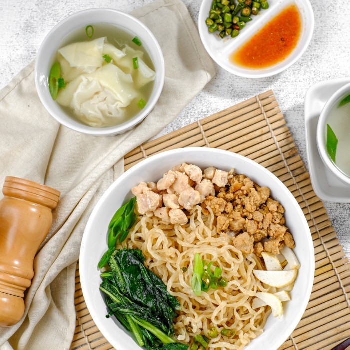 

Bakmi Frozen Ayam (Isi 2 Porsi) Free Pangsit Rebus 4 Pcs(Bakmi Gepeng) GRATIS ONGKIR