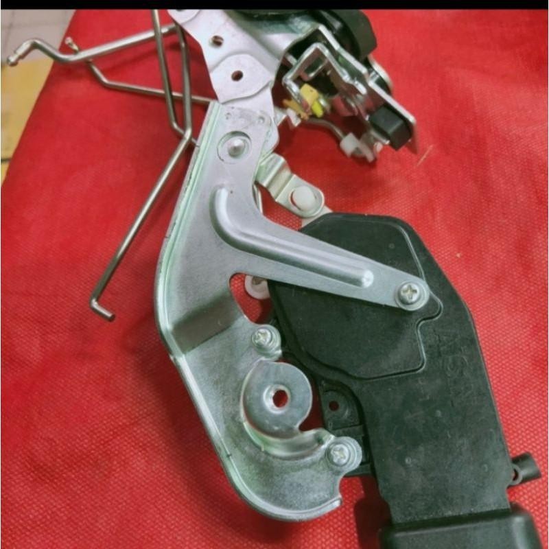 Doorlock Pintu Bagasi Blkng Original Daihatsu Taruna