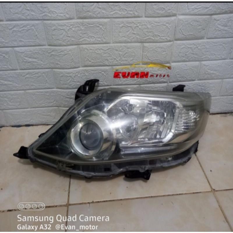 Headlamp Lampu Depan Toyota Grand Fortuner Tahun 2013