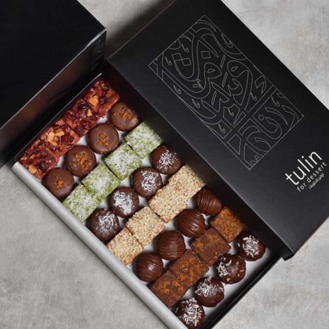 

Baru Mix Dessert Gift Box, Mewah, Elegant, Dessert Kurma Dates, Parcel Eid