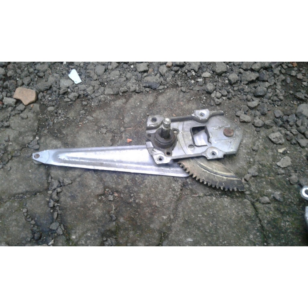 regulator pintu daihatsu charade winner kanan belakang RR original