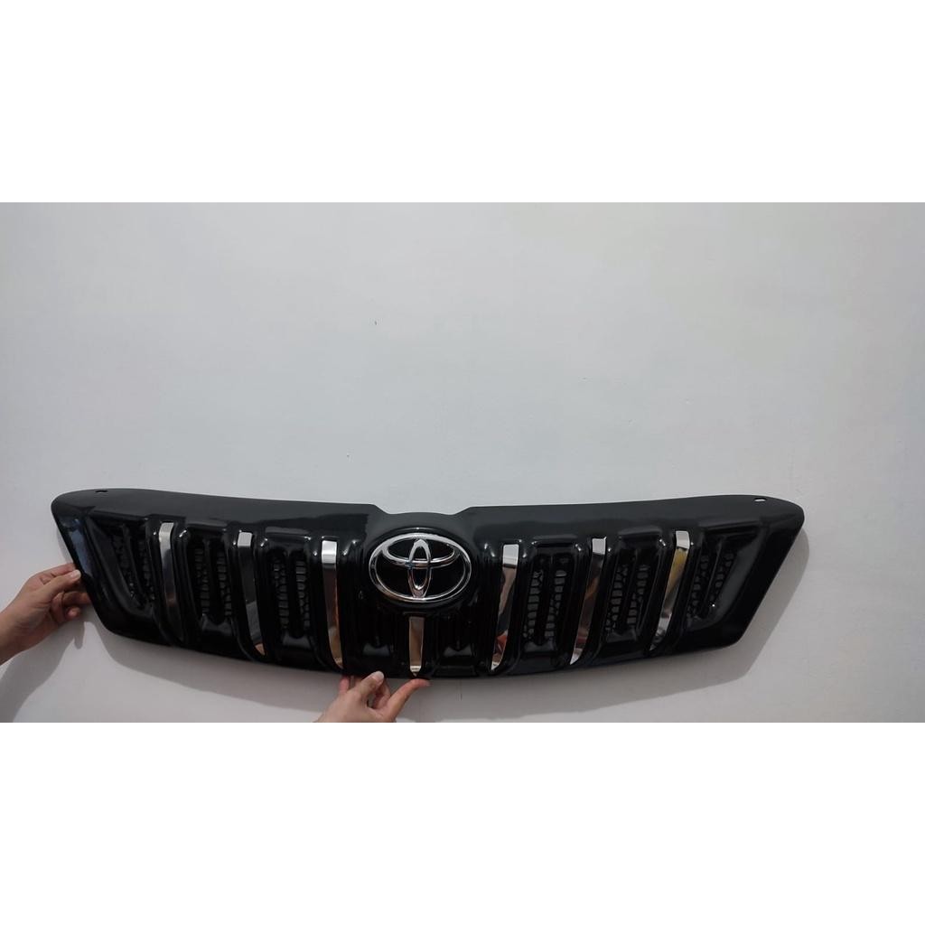 Grill Innova 2008-2011 Hitam Kombinasi Silver