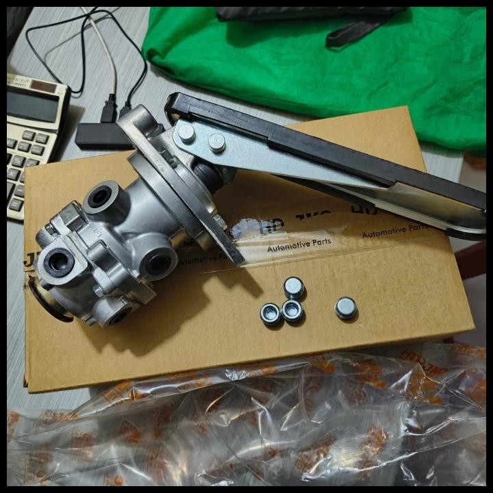 DISKON PEDAL REM FUSO BRAKE VALVE MITSUBISHI FUSO 