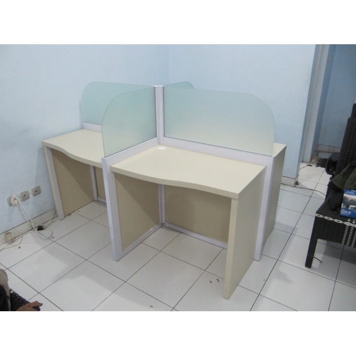 Meja Cubicle Kantor Dengan Sekat Kaca Furniture Semarang