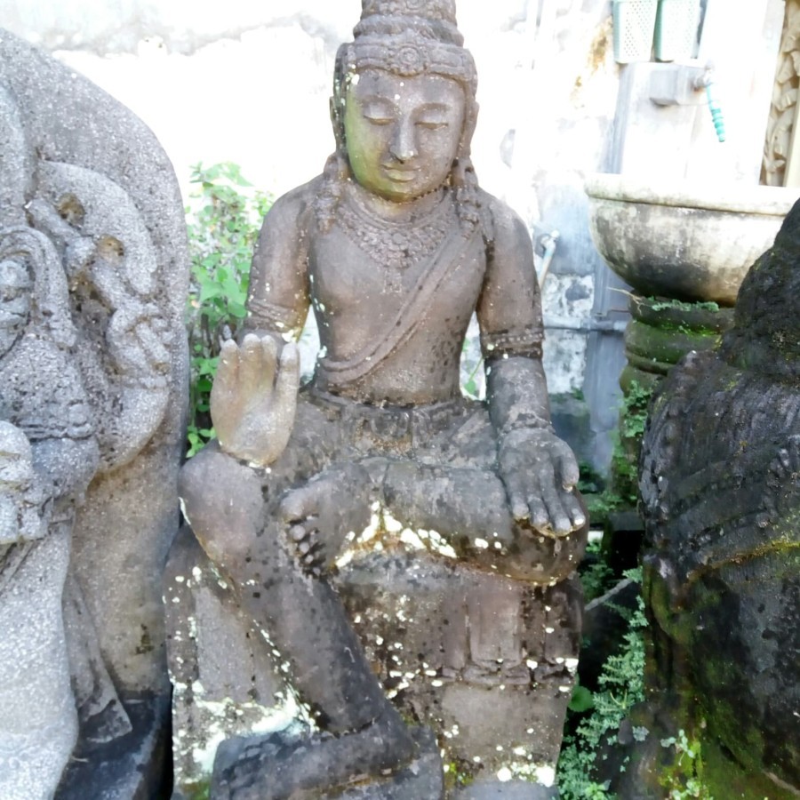 PATUNG DEWI TARA DUDUK KUNO